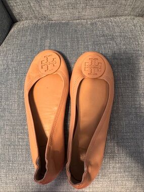 Tory Burch Nude Tan Leather Logo Ballet Flats